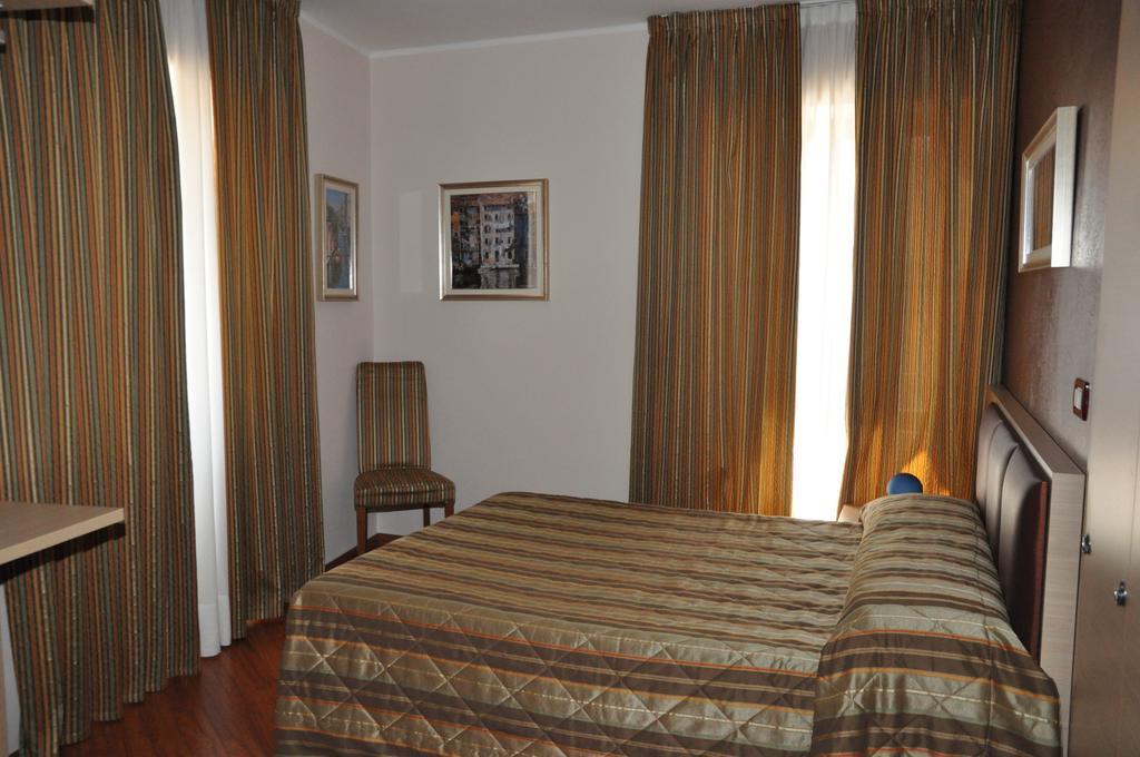 Hotel Dulcinea Muggia Room photo